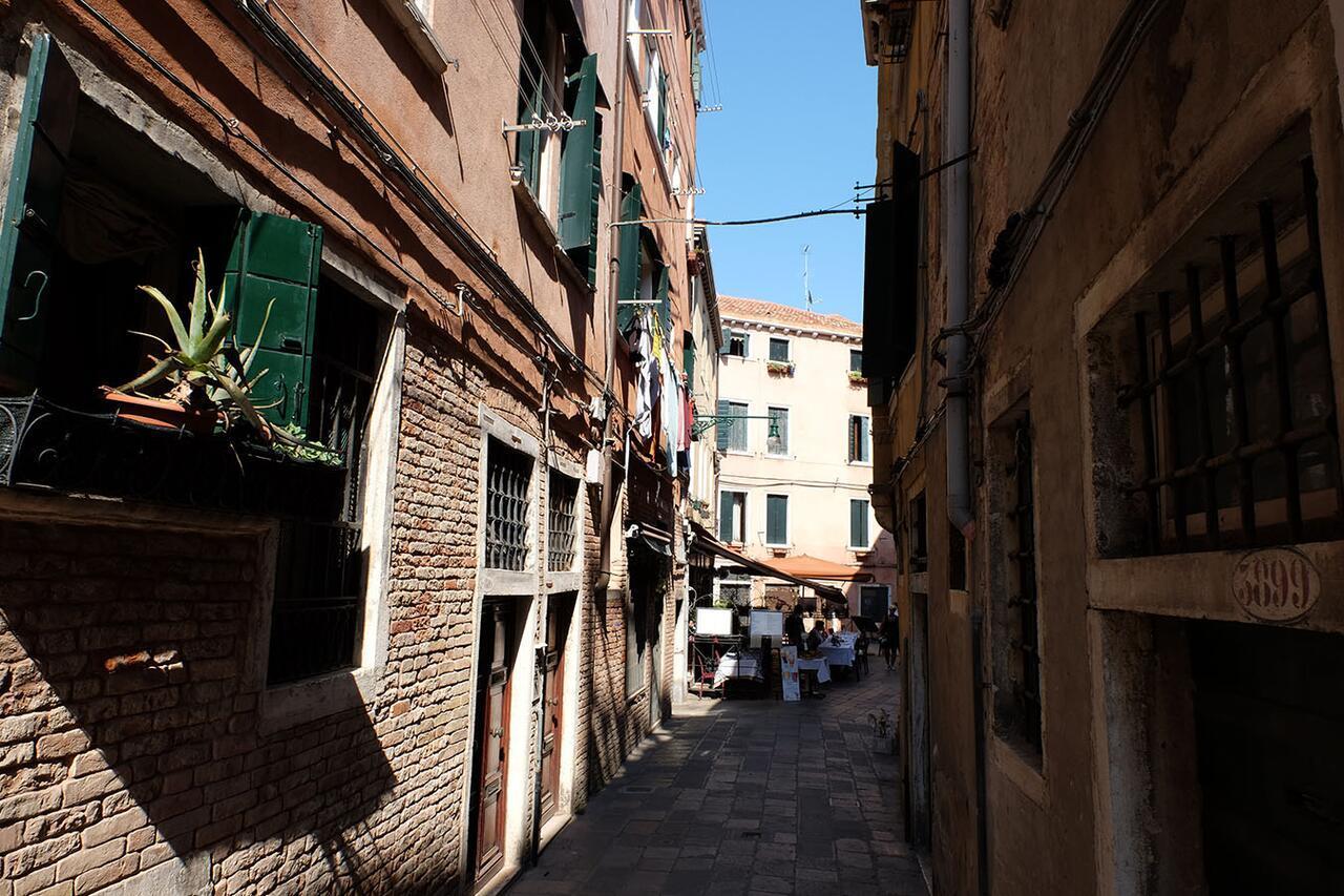 Al Piano - Away From Venecia